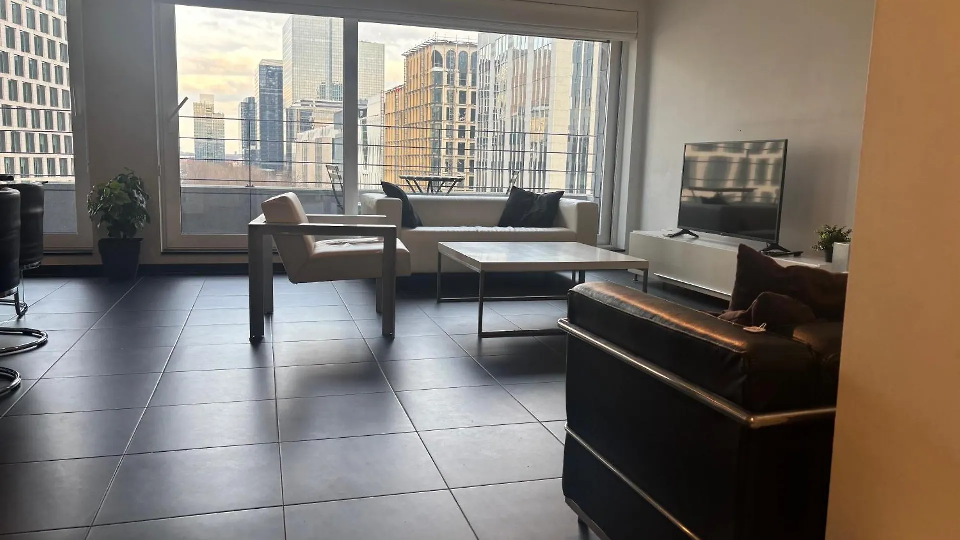 Charming Central Apartments With Balcony Views 布鲁塞尔